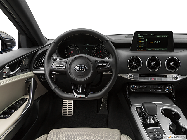 2019 Kia Stinger | Steering wheel/Center Console
