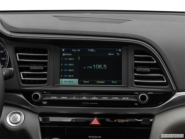 2019 Hyundai Elantra Sport | Closeup of radio head unit