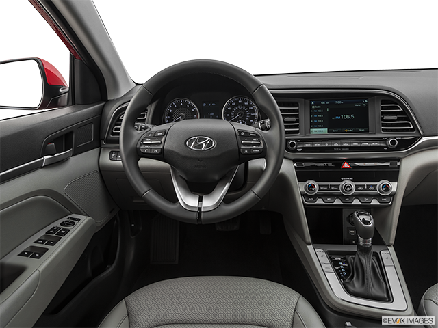 2019 Hyundai Elantra Sport | Steering wheel/Center Console
