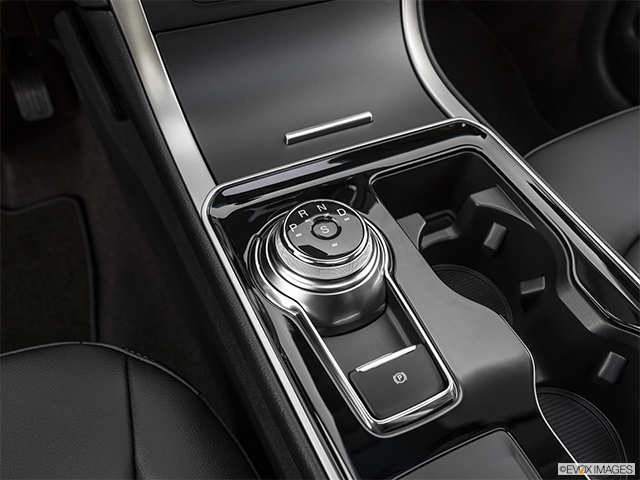 2019 Ford Edge | Gear shifter/center console