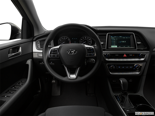 2019 Hyundai Sonata | Steering wheel/Center Console