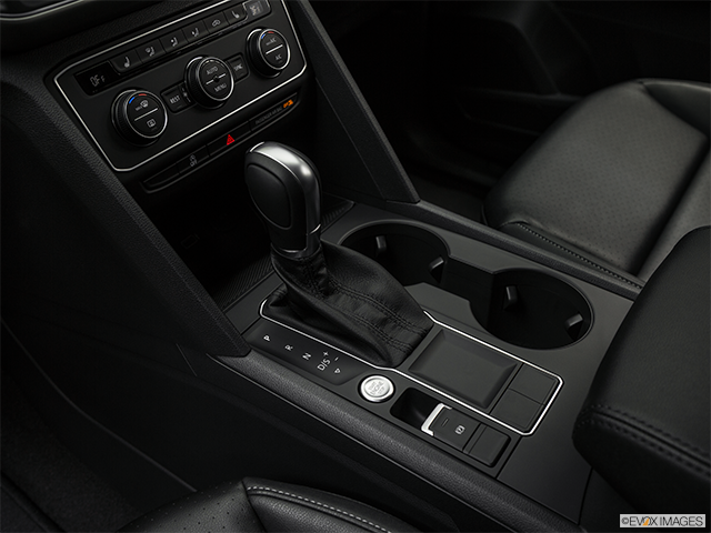 2019 Volkswagen Atlas | Gear shifter/center console
