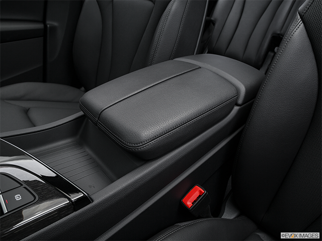 2019 Audi Q7 | Front center console with closed lid, from driver’s side looking down