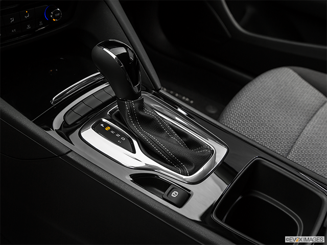 2020 Buick Regal Sportback | Gear shifter/center console