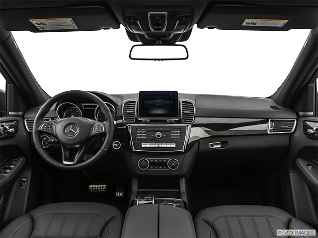 2019 Mercedes-Benz GLE | Centered wide dash shot