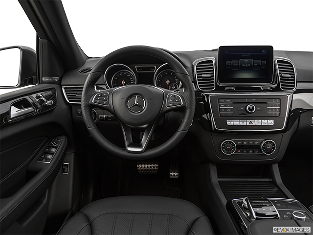 2019 Mercedes-Benz GLE | Steering wheel/Center Console