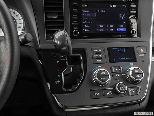 2019 Toyota Sienna | Gear shifter/center console