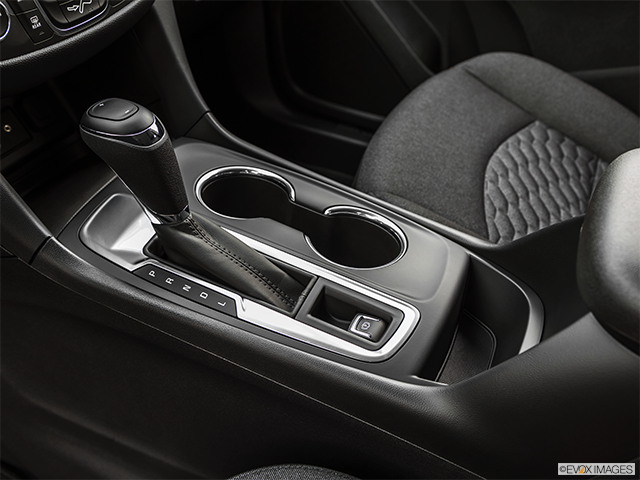 2019 Chevrolet Equinox | Gear shifter/center console