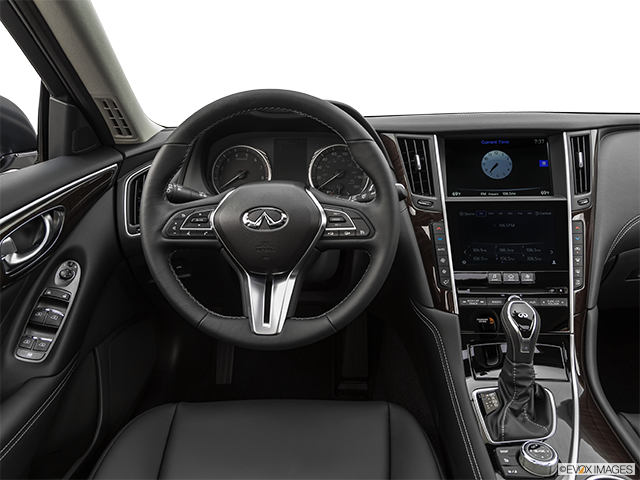2019 Infiniti Q50 | Steering wheel/Center Console