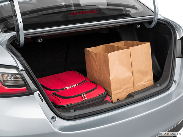 2019 Toyota Yaris Hatchback | Trunk props