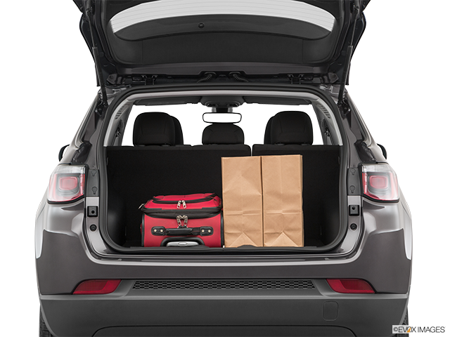 2019 Jeep Compass | Trunk props