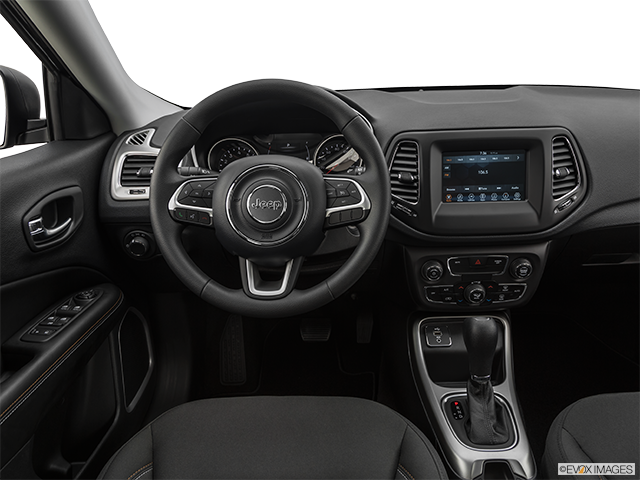 2019 Jeep Compass | Steering wheel/Center Console