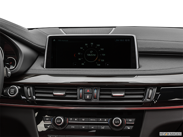 2019 BMW X6 | Closeup of radio head unit