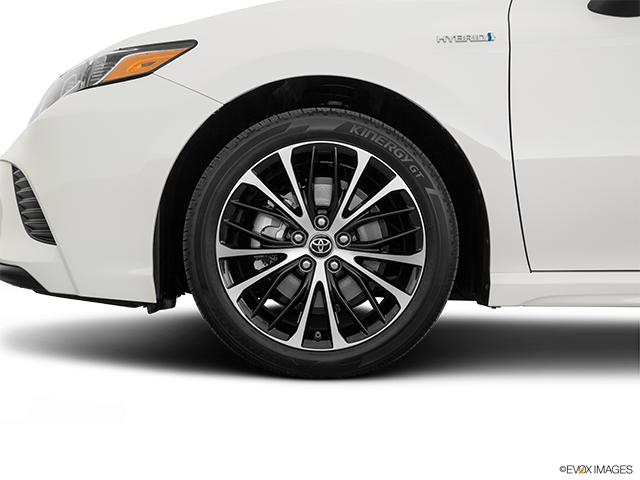 2019 Toyota Camry Hybrid | Front Drivers side wheel at profile