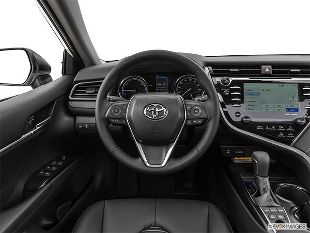 2019 Toyota Camry Hybrid | Steering wheel/Center Console