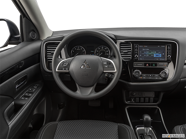 2019 Mitsubishi Outlander | Steering wheel/Center Console