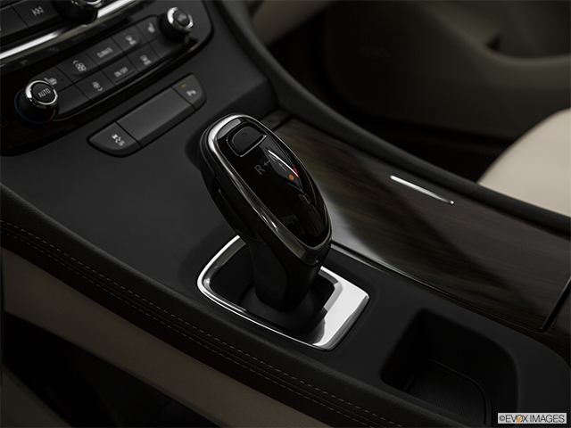 2019 Buick LaCrosse | Gear shifter/center console