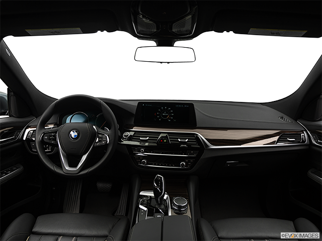 2019 BMW 6 Series | Centered wide dash shot