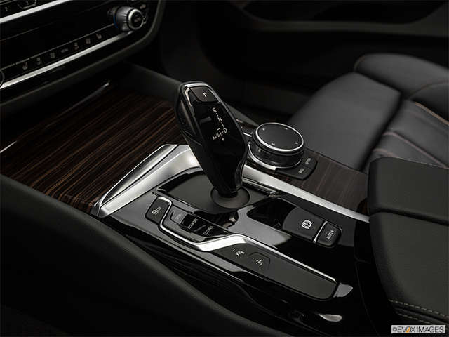 2019 BMW 6 Series | Gear shifter/center console