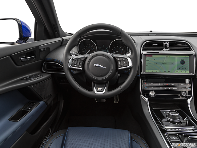 2019 Jaguar XE | Steering wheel/Center Console