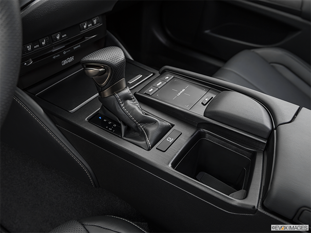 2019 Lexus ES 350 | Gear shifter/center console