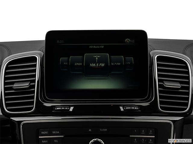 2019 Mercedes-Benz GLE | Closeup of radio head unit