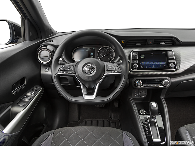 2019 Nissan Kicks | Steering wheel/Center Console