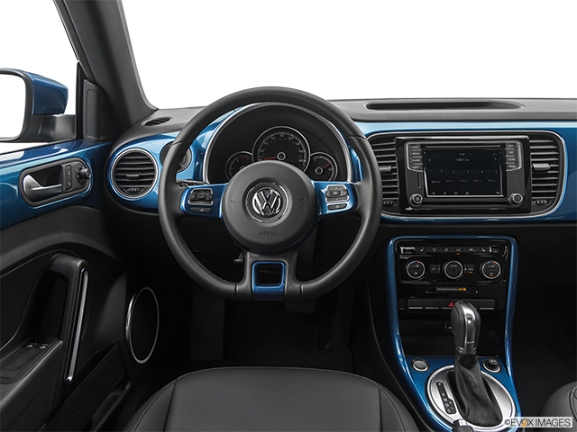 2019 Volkswagen Beetle | Steering wheel/Center Console