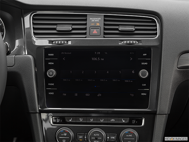 2019 Volkswagen e-Golf | Closeup of radio head unit