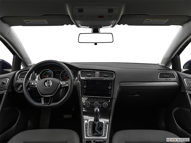 2020 Volkswagen e-Golf | Centered wide dash shot