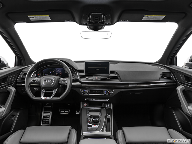 2019 Audi SQ5 | Centered wide dash shot