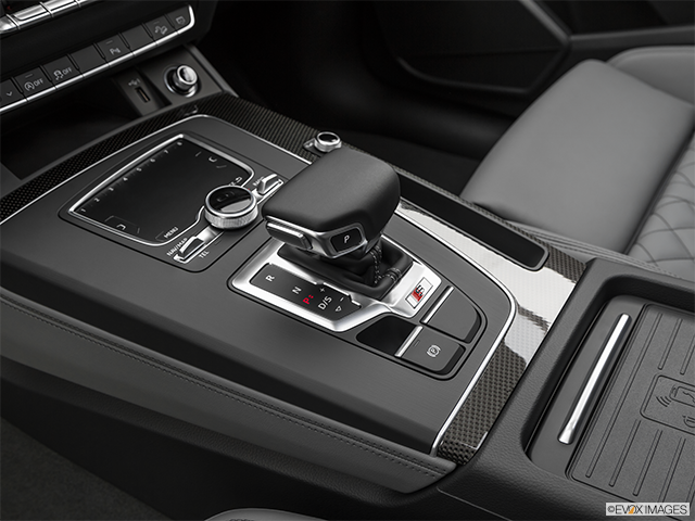 2019 Audi SQ5 | Gear shifter/center console