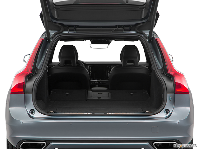 2019 Volvo V90 | Hatchback & SUV rear angle
