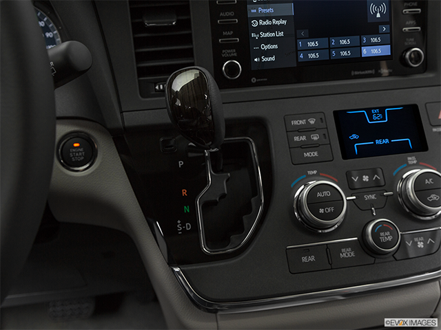 2019 Toyota Sienna | Gear shifter/center console