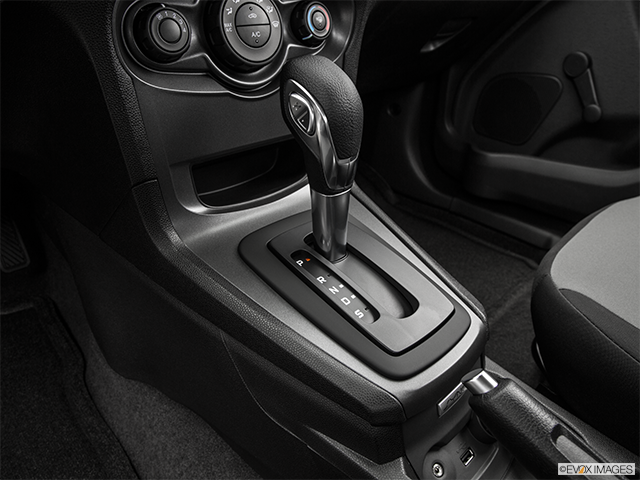 2019 Ford Fiesta | Gear shifter/center console
