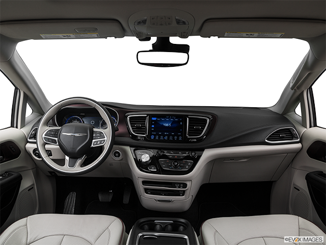 2019 Chrysler Pacifica | Centered wide dash shot
