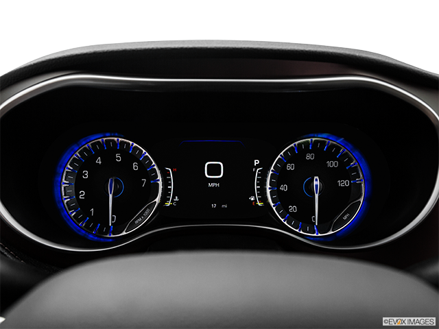 2019 Chrysler Pacifica | Speedometer/tachometer