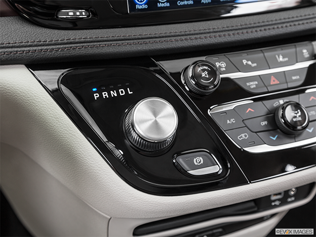 2019 Chrysler Pacifica | Gear shifter/center console