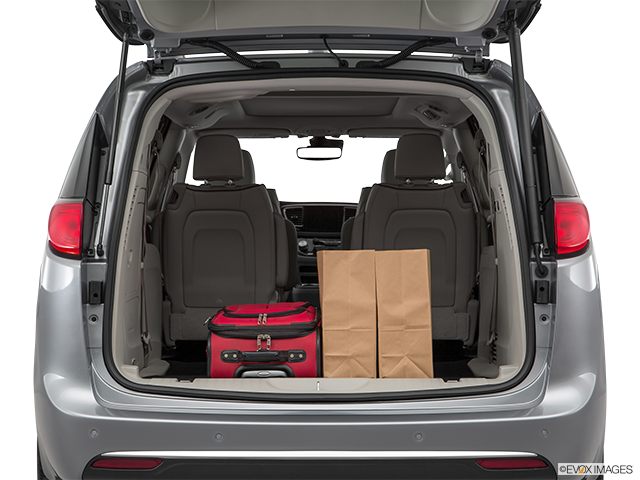 2019 Chrysler Pacifica | Trunk props