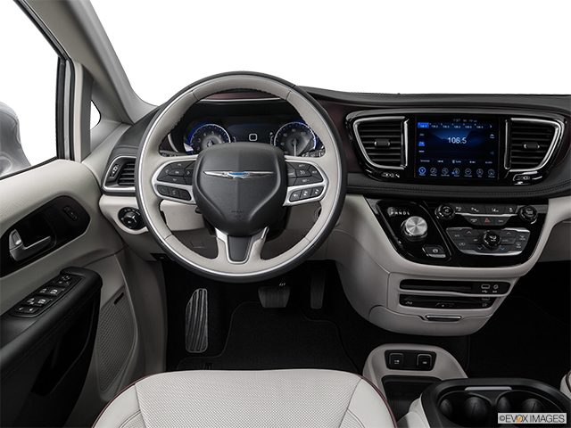 2019 Chrysler Pacifica | Steering wheel/Center Console