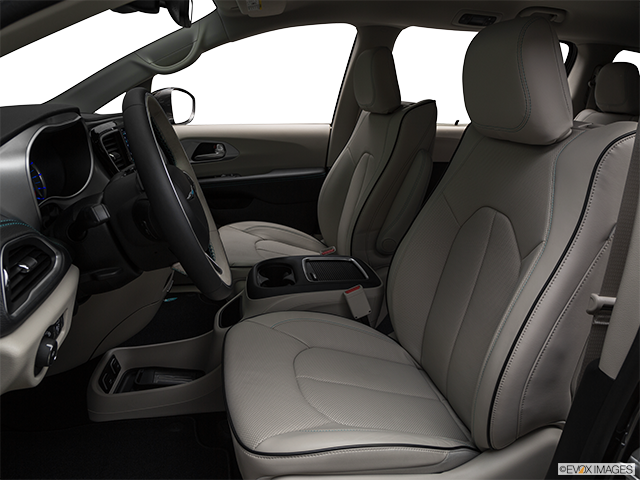 2019 Chrysler Pacifica Hybride | Front seats from Drivers Side