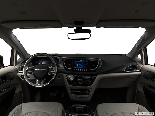 2019 Chrysler Pacifica Hybrid | Centered wide dash shot