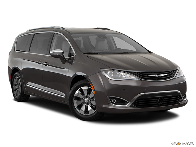 2019 Chrysler Pacifica Hybrid | Front passenger 3/4 w/ wheels turned