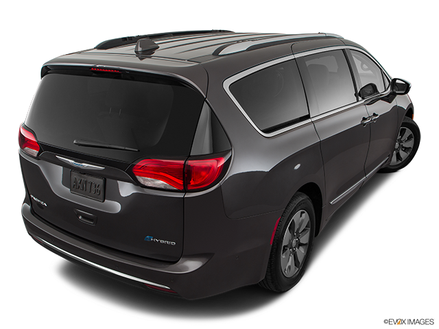 2019 Chrysler Pacifica Hybride | Rear 3/4 angle view