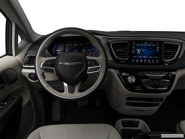 2019 Chrysler Pacifica Hybride | Steering wheel/Center Console