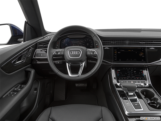 2019 Audi Q8 | Steering wheel/Center Console