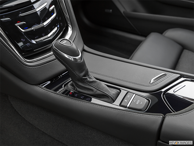 2019 Cadillac CTS | Gear shifter/center console