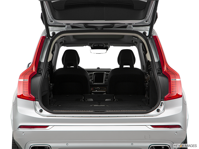 2019 Volvo XC90 | Hatchback & SUV rear angle
