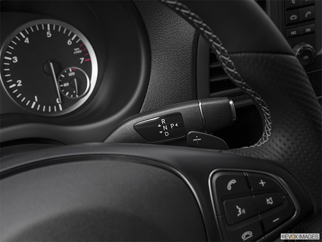 2019 Mercedes-Benz Metris Passenger Van | Gear shifter/center console
