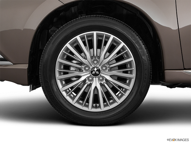 2019 Mitsubishi Outlander PHEV | Front Drivers side wheel at profile